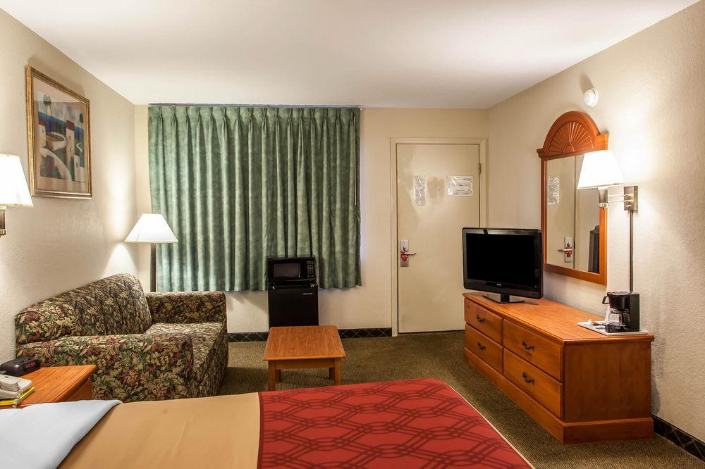 Economy Inn & Suites Hannibal Buitenkant foto