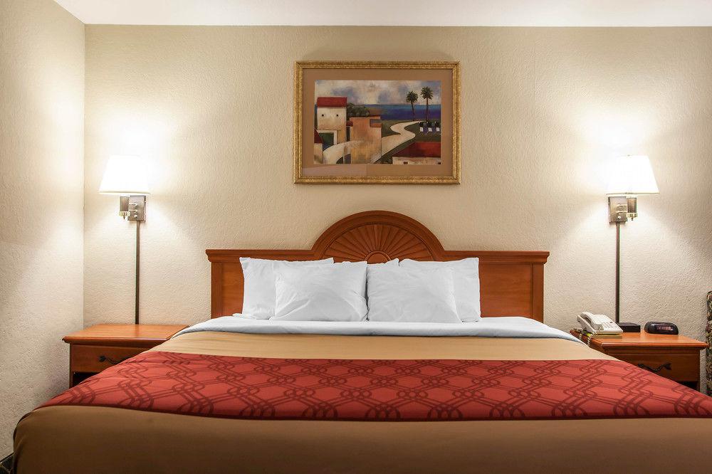 Economy Inn & Suites Hannibal Buitenkant foto