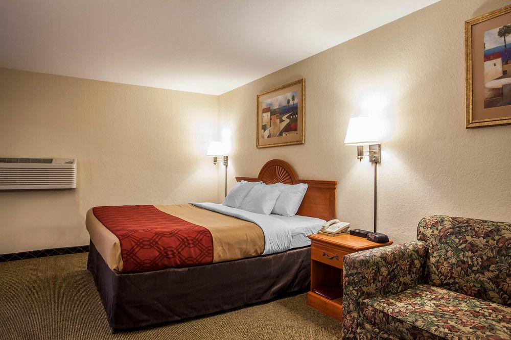 Economy Inn & Suites Hannibal Buitenkant foto