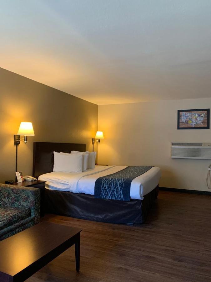 Economy Inn & Suites Hannibal Buitenkant foto