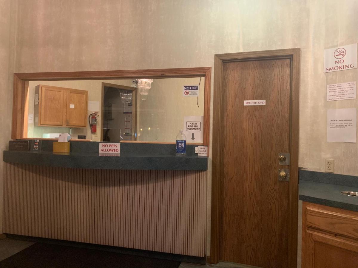 Economy Inn & Suites Hannibal Buitenkant foto