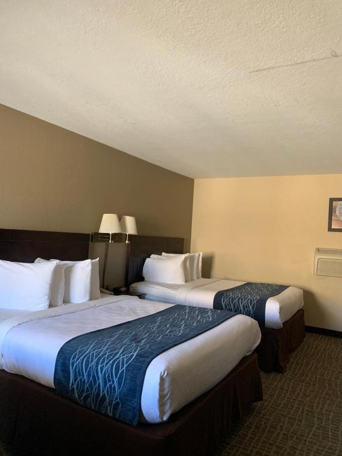 Economy Inn & Suites Hannibal Buitenkant foto