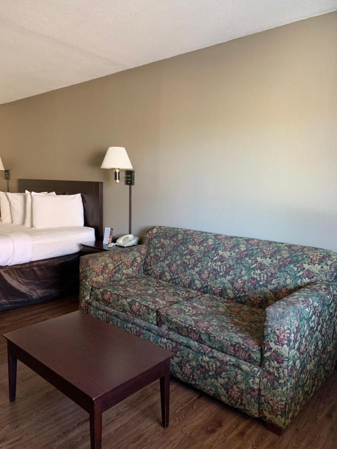 Economy Inn & Suites Hannibal Buitenkant foto