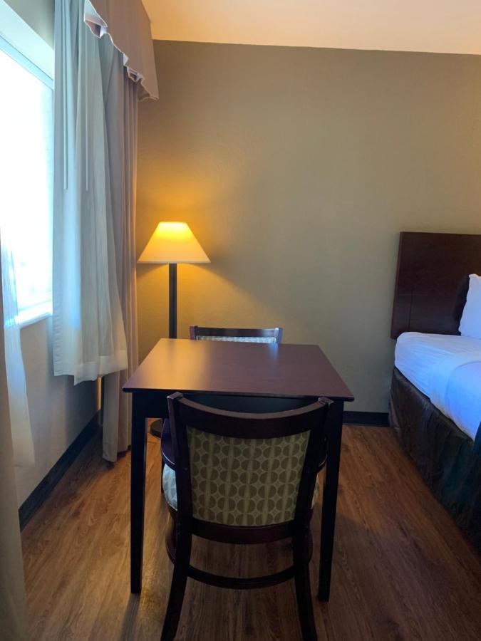 Economy Inn & Suites Hannibal Buitenkant foto