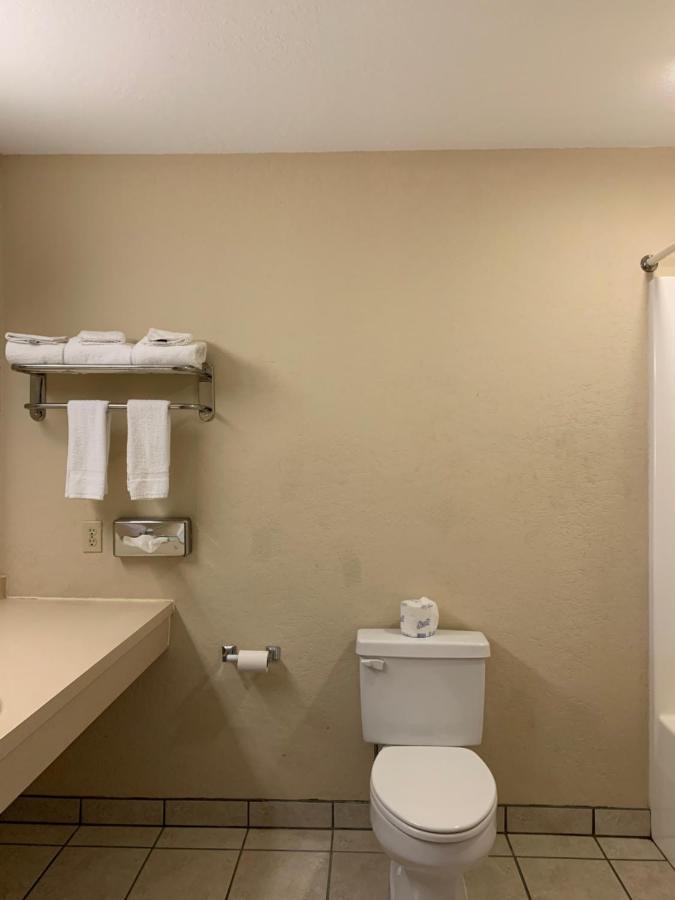 Economy Inn & Suites Hannibal Buitenkant foto