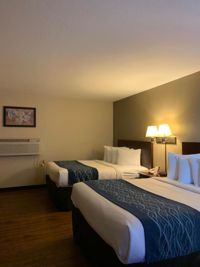 Economy Inn & Suites Hannibal Buitenkant foto