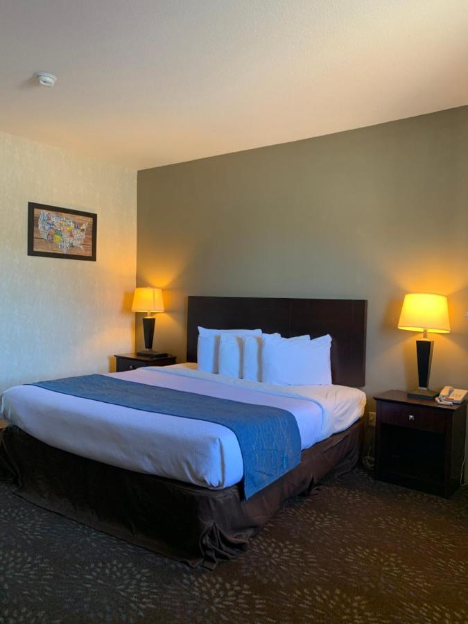 Economy Inn & Suites Hannibal Buitenkant foto