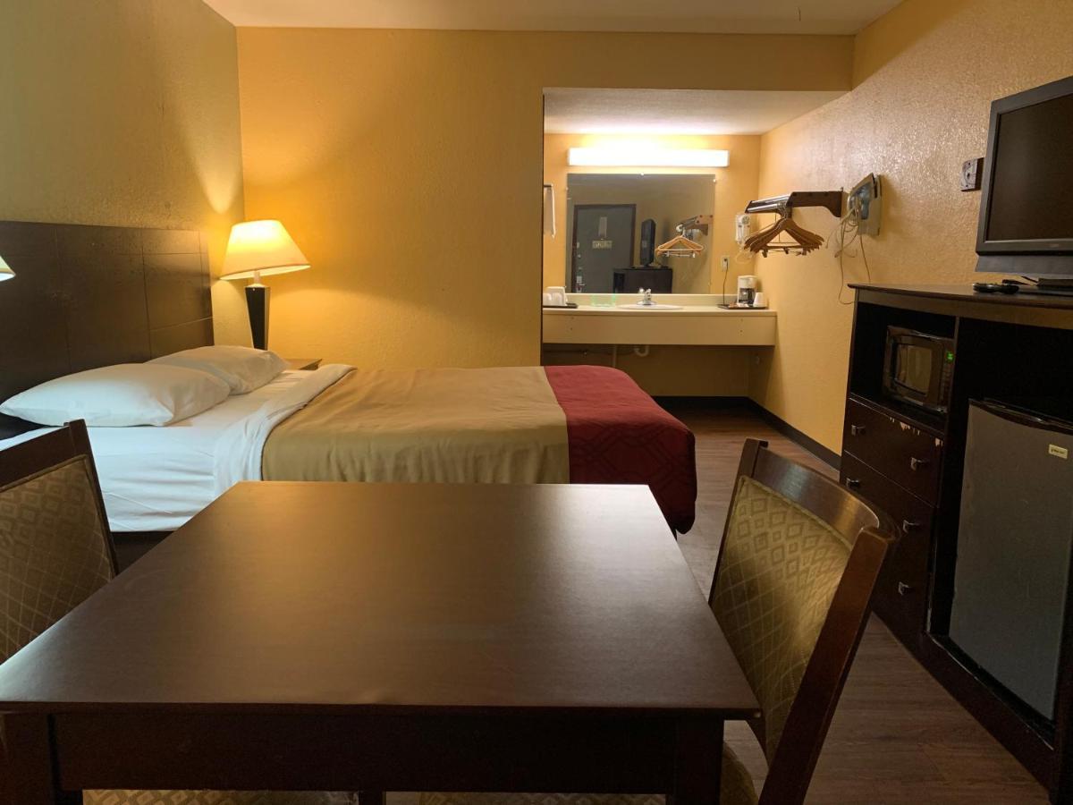Economy Inn & Suites Hannibal Buitenkant foto