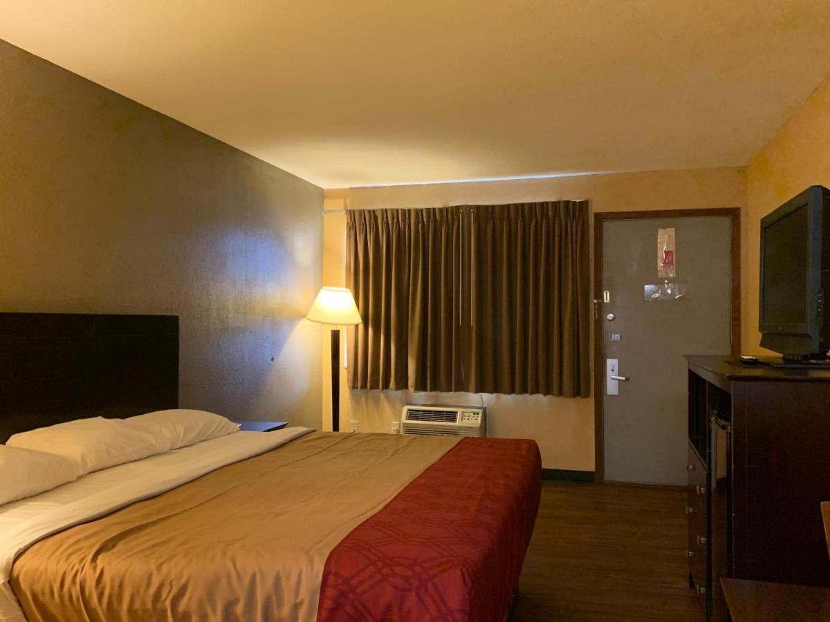 Economy Inn & Suites Hannibal Buitenkant foto