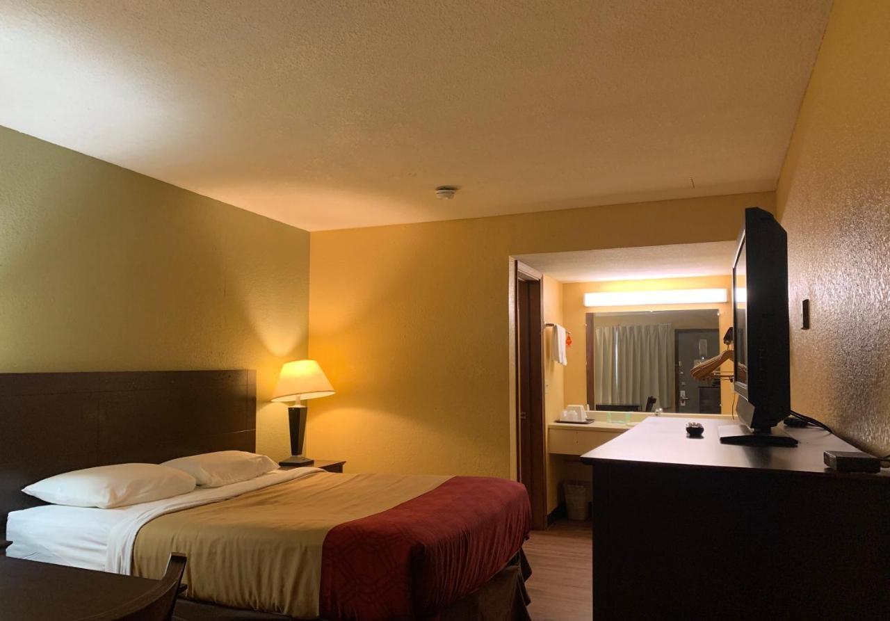 Economy Inn & Suites Hannibal Buitenkant foto