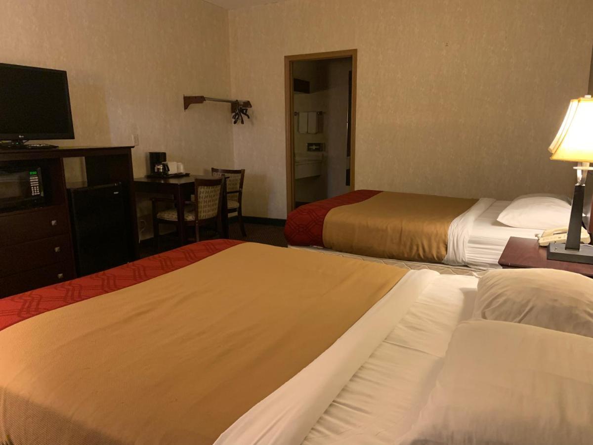 Economy Inn & Suites Hannibal Buitenkant foto