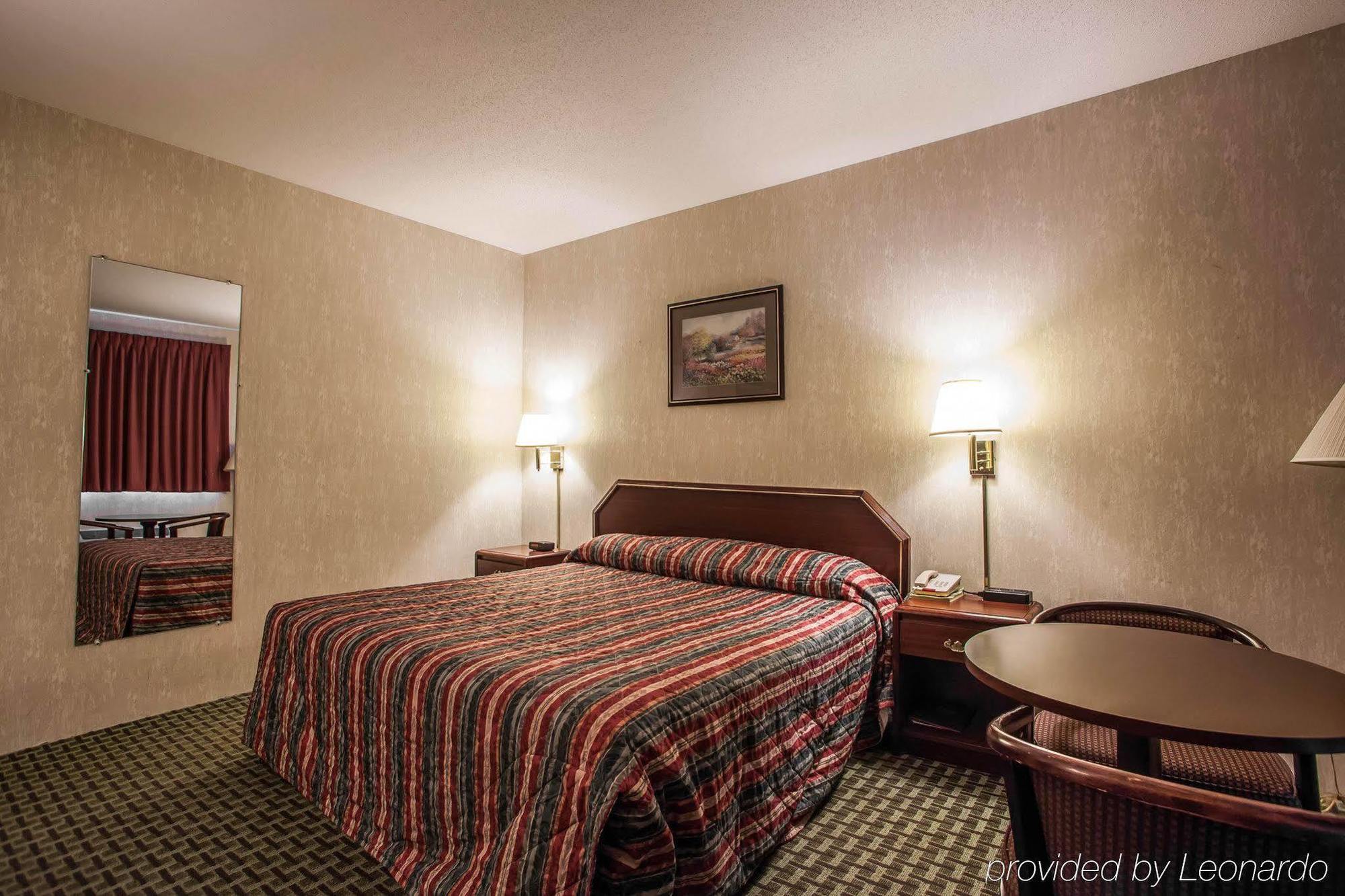 Economy Inn & Suites Hannibal Buitenkant foto
