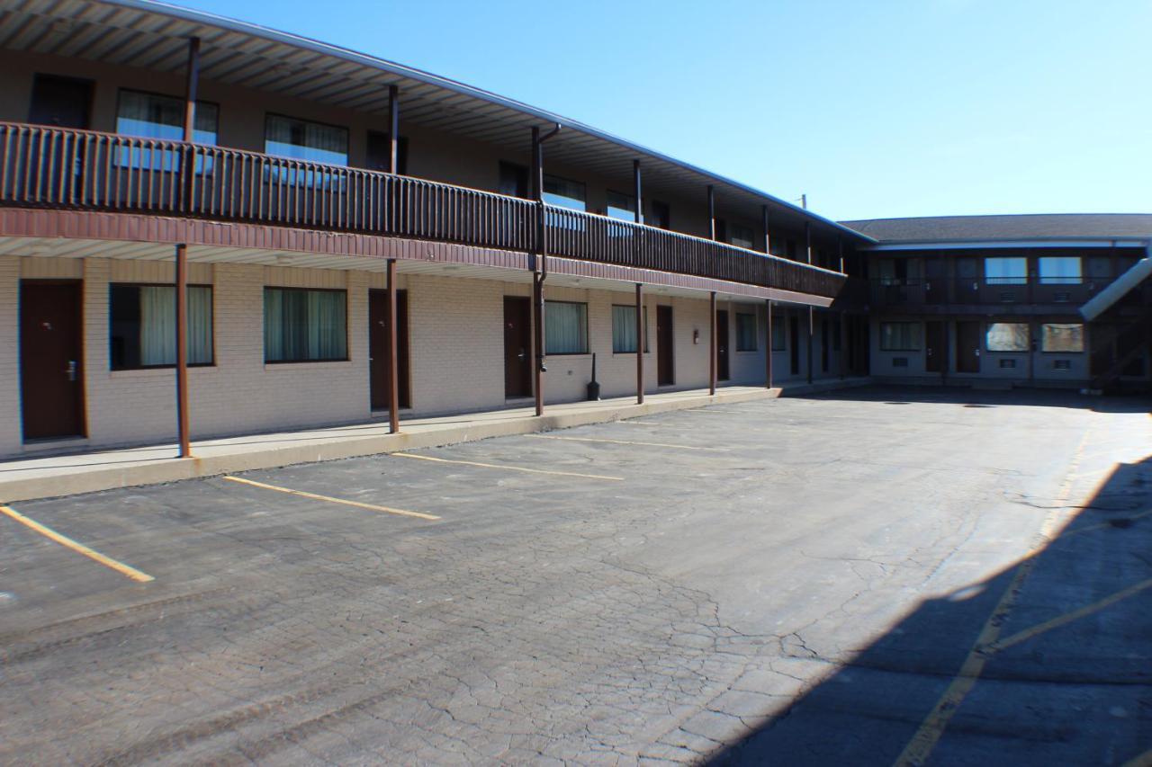 Economy Inn & Suites Hannibal Buitenkant foto