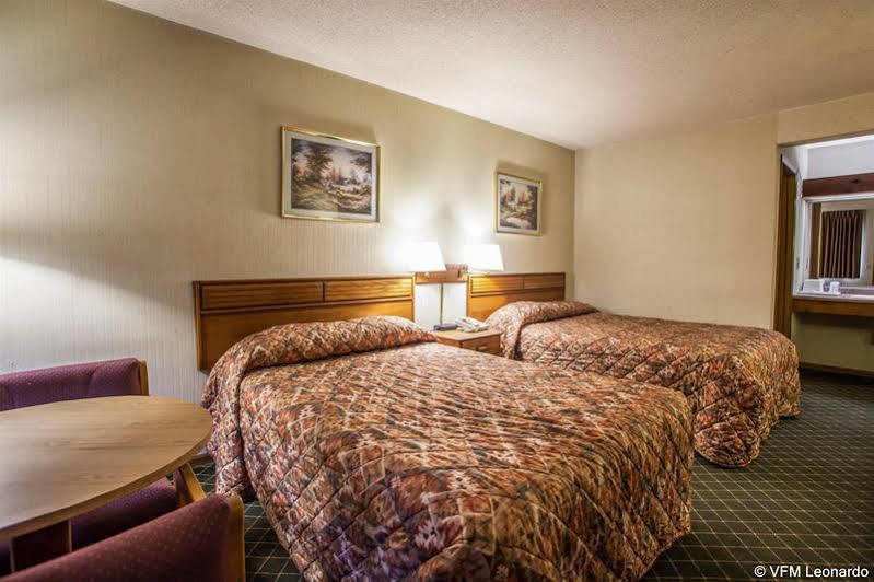Economy Inn & Suites Hannibal Buitenkant foto
